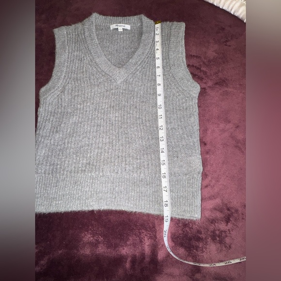 Madewell Gray V-Neck Sweater Vest - Picture 4 of 5